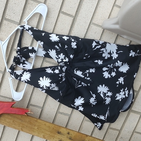 Swimsuit Top** - Picture 4 of 10